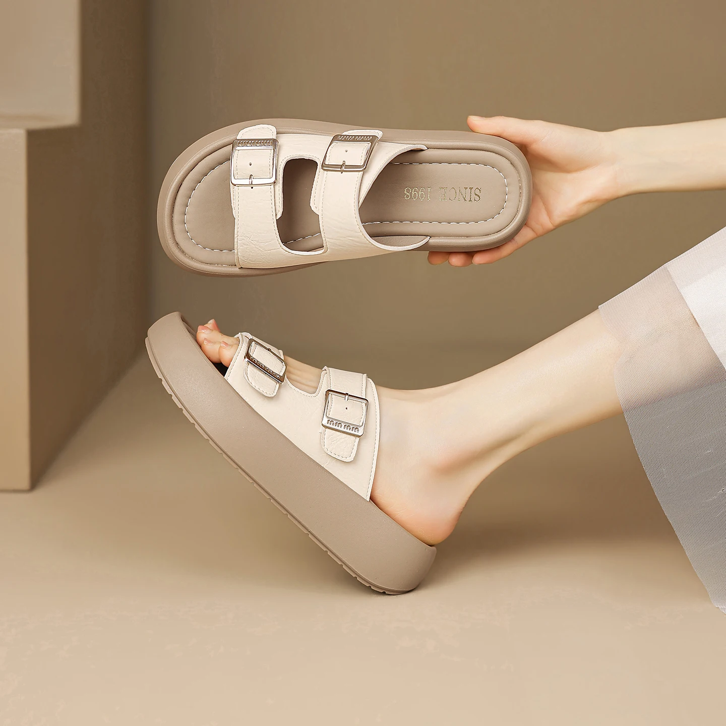 

Women Thick Bottom One‑Strap Sandals Summer New Style Outdoor Fashion Beach Shoes, All‑match Soft Sole Anti‑Slip Casual Slippers