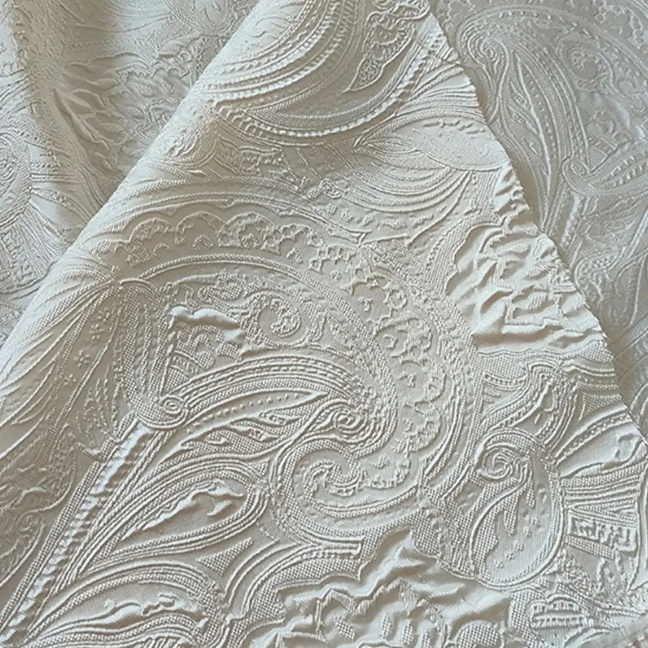 White Large Rose Thread Jacquard Three-dimensional Texture Fabric Dress Handmade DIY Clothing Fabric view 6
