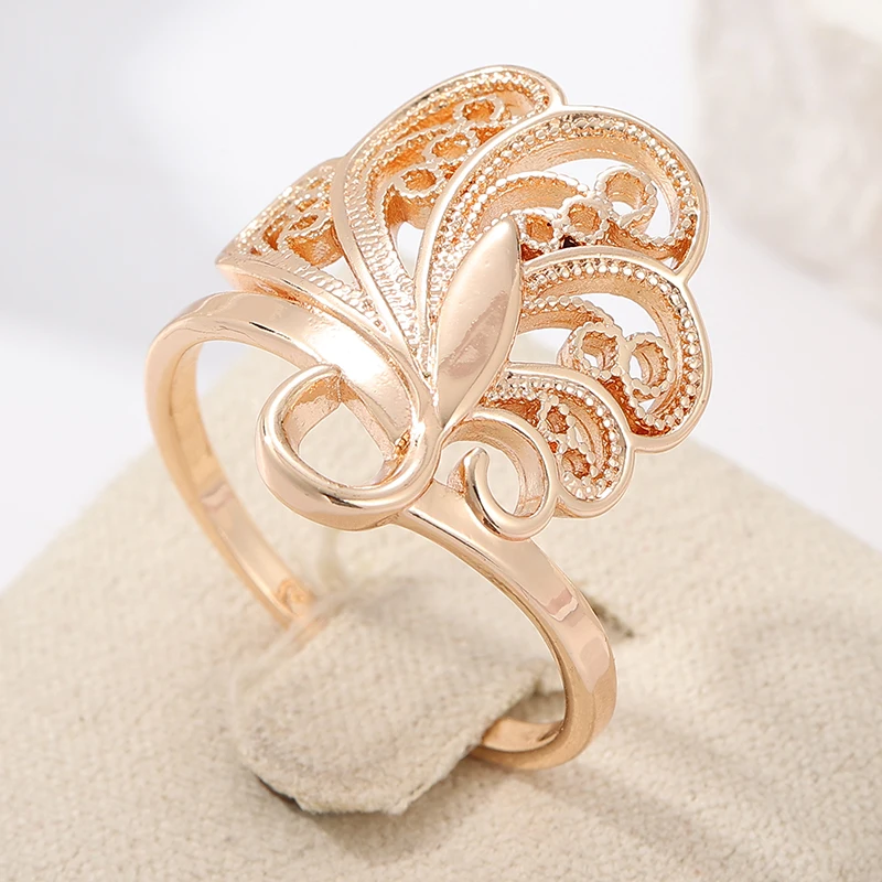 Vintage handgeschnitzter hohler Damenring aus goldfarbenem Metall mit geometrischem Design für den täglichen Gebrauch, Partyschmuck, Jubiläumsgeschenk. – Detail 3