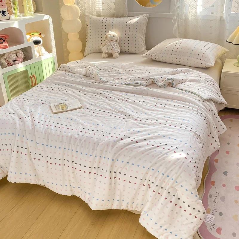 Heart Print Spring Summer Quilt Soft Breathable Air Conditioner Comforter Machine Washable Lightweight Thin Duvet Summer Blanket