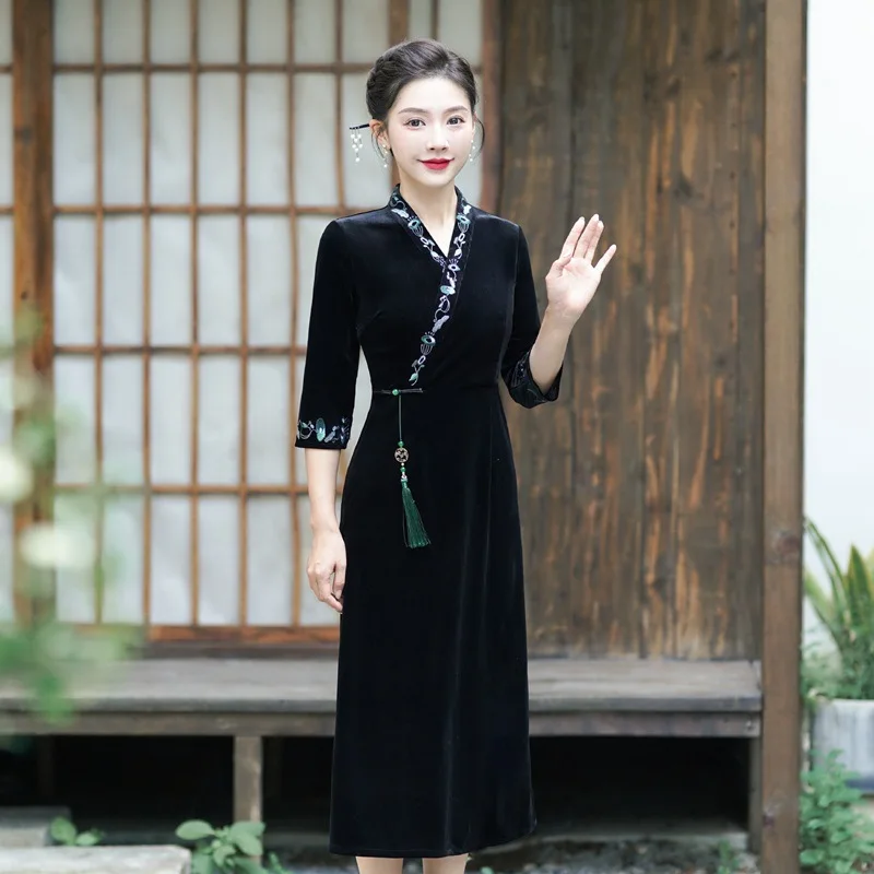 

Yourqipao 2023 Autumn Velvet Long Black Cheongsam Retro Catwalk Performance Qipao Chinese Style Evening Dress for Women Party