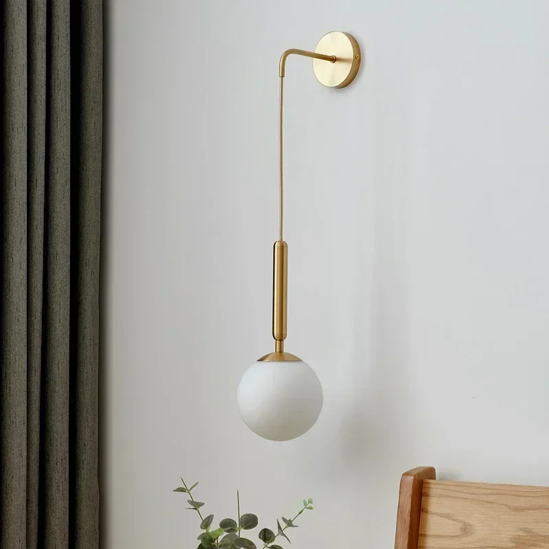 Lámpara de pared con bola de cristal moderna para sala de estar, pasillo, dormitorio, mesita de noche, decoración del hogar, accesorios de iluminación, aplique de pared interior