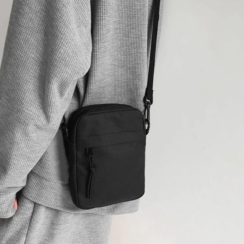 Neutral men's and women's bags with solid color and no patterns are suitable for travel, outings and photo-taking. image 4