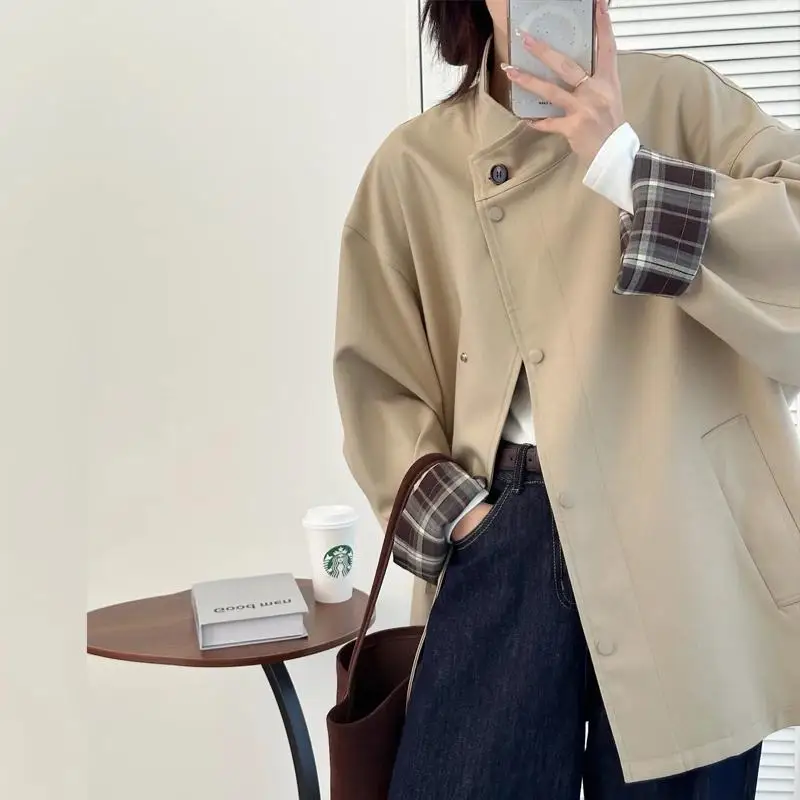 2025年秋冬の女性向けショート丈ウィンドブレーカージャケット、今年の流行トップスはとても素敵です。