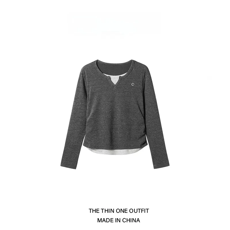 

Новая женская осенняя футболка с вышивкой и V-образным вырезом, имитация двухслойности, свободный крой, приталенный силуэт, базовый топ до плеч