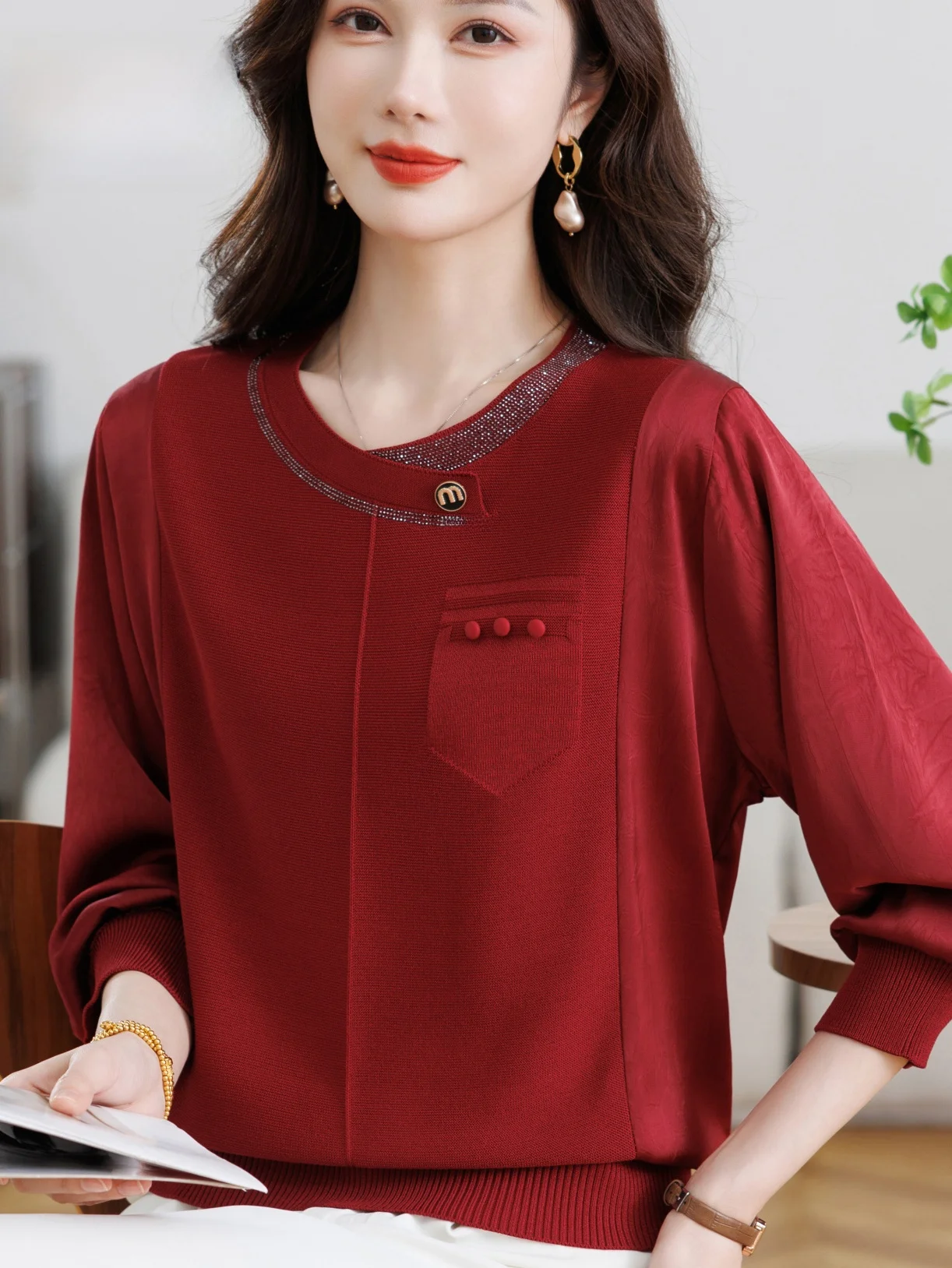 

Весенняя модная трикотажная базовая рубашка свободного кроя с круглым вырезом и рукавами из шифона, украшенными стразами, для женщин среднего и пожилого возраста