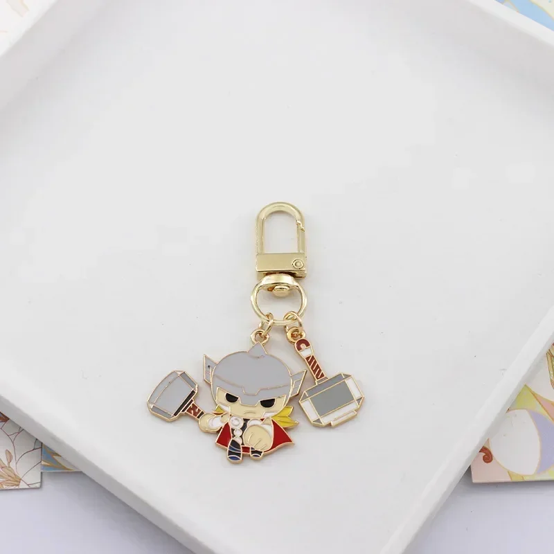 Disney Iron Man porte-clés Spider-Man Thor Captain America Action Anime Figure porte-clés dessin animé voiture sac à dos pendentif ornement cadeau