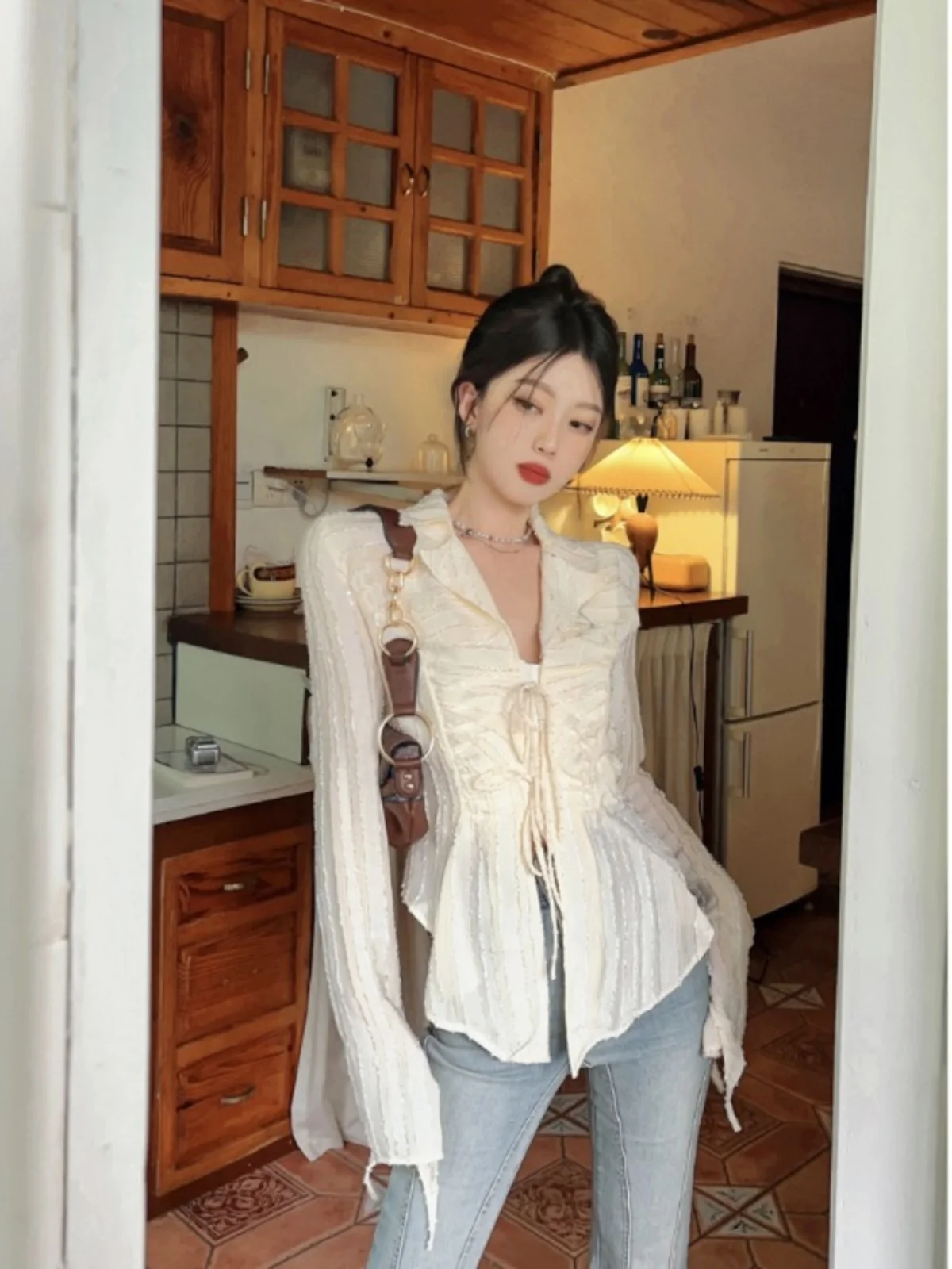 

Модная шифоновая блузка с рюшами и воротником, женская, весна 2026, новая, белая, сексуальная, с поясом-завязкой, в корейском стиле, приталенная, с длинным рукавом