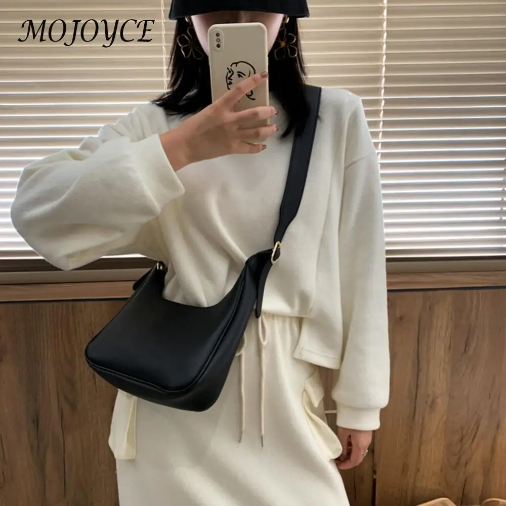 Fashion Crescent Messenger Bag Women Solid Color PU Simple Travel Shoulder Pouch Ladies Bag Chain Women Shoulder Bag