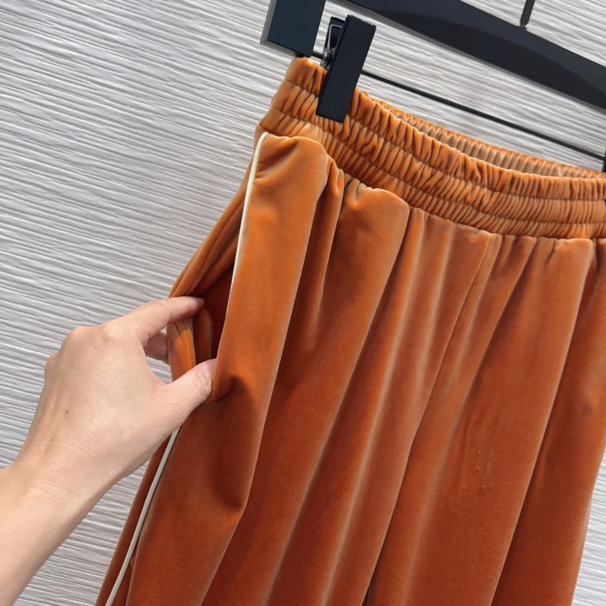 2026 High Quality Women's Caramel Velvet Stand up Collar Zipper Two Piece Set2692121