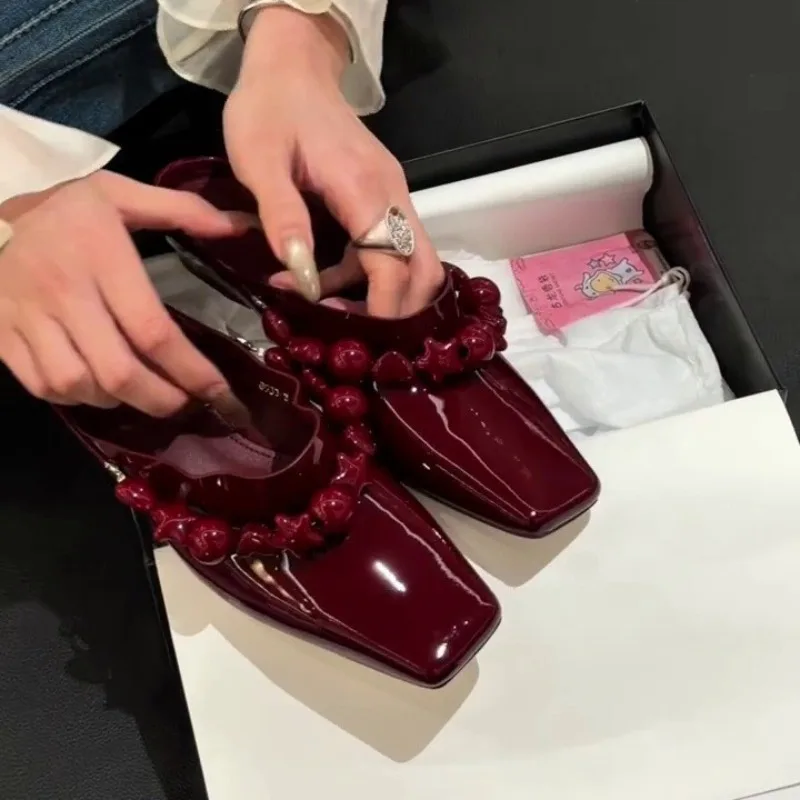 

Sweet Womens Shoes Exquisite Patent Leather Muller Slippers for Woman Comfort Vacation Casual Shoes Designer Shoes Zapatos Mujer