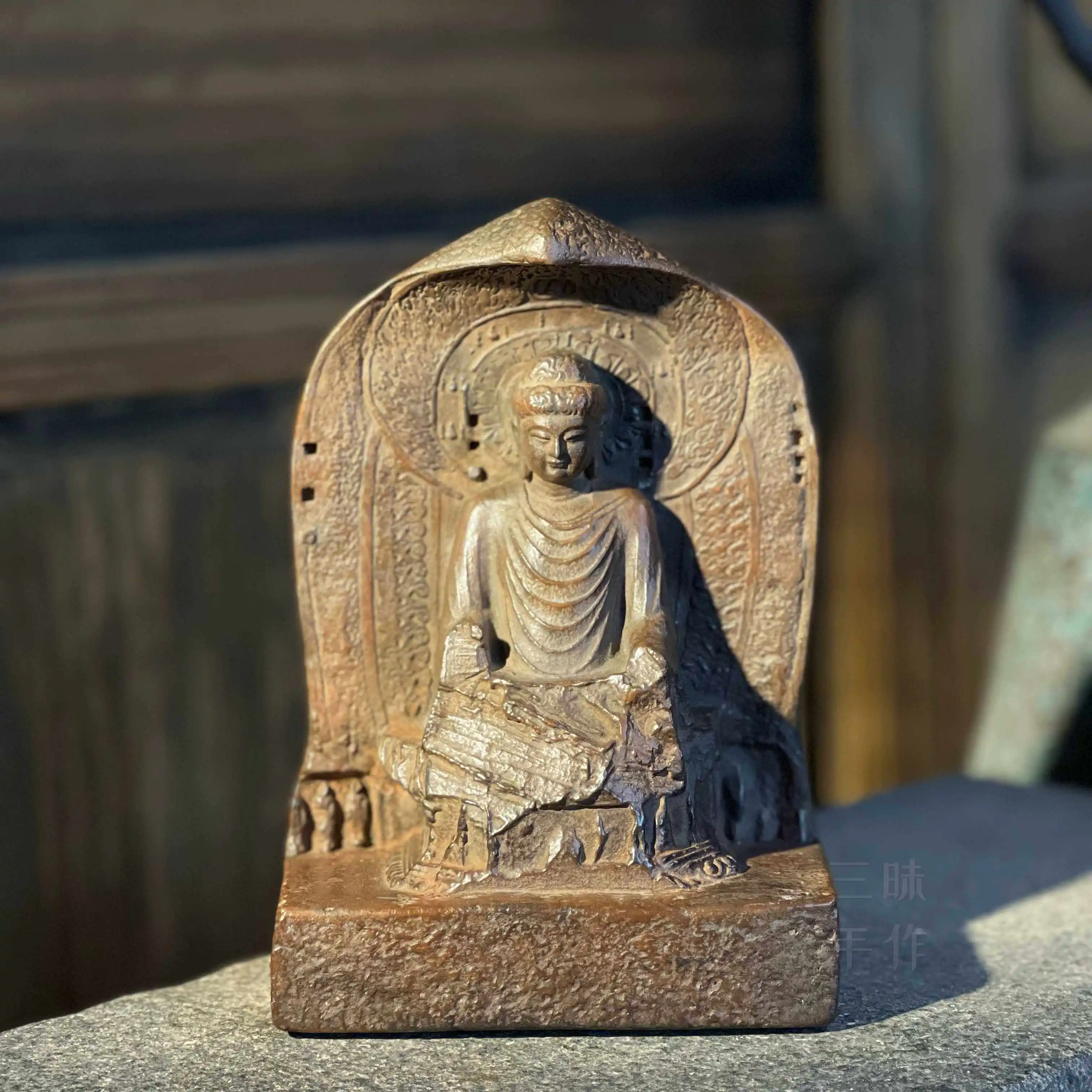 A Zen-inspired Home Decoration Featuring The Sitting Posture Vairocana Buddha From Longmen Grottoes