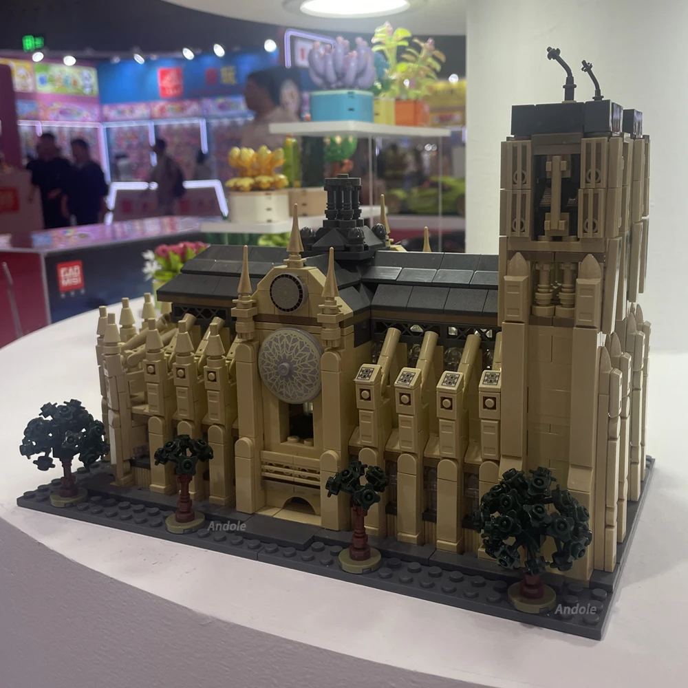

Street View Series Notre-dame de Paris Building Block World-Famous Buildings Model Bricks Toys For Kid Birthday Gift MOC 1757PCS
