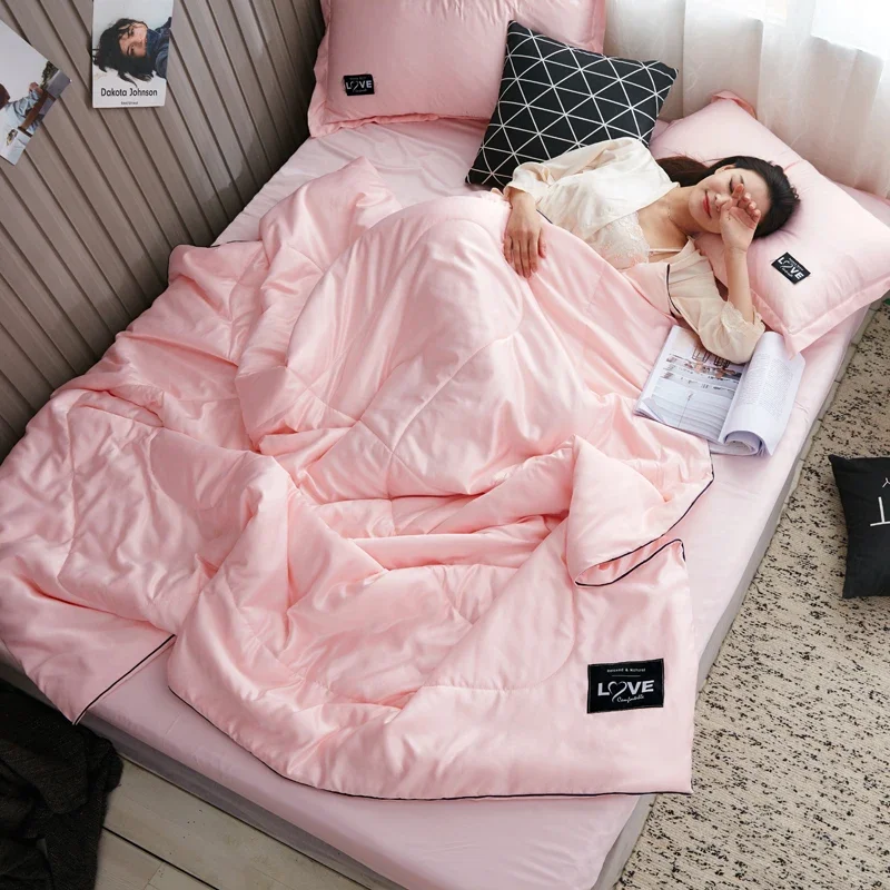 High-end Comfortable Summer Double Quilt Stain Silky Comforter Bedding Sets Light Airy Summer Quilted Blanket Machine Washable