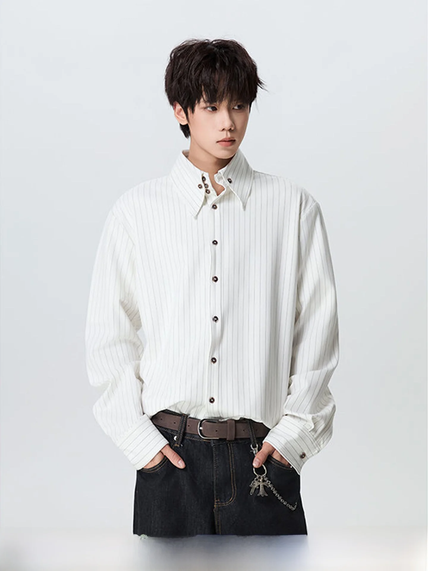 

Мужская рубашка в американском стиле с острым воротником и вертикальными полосками, весенняя, модная, свободного кроя, на пуговицах, из полиэфирного волокна