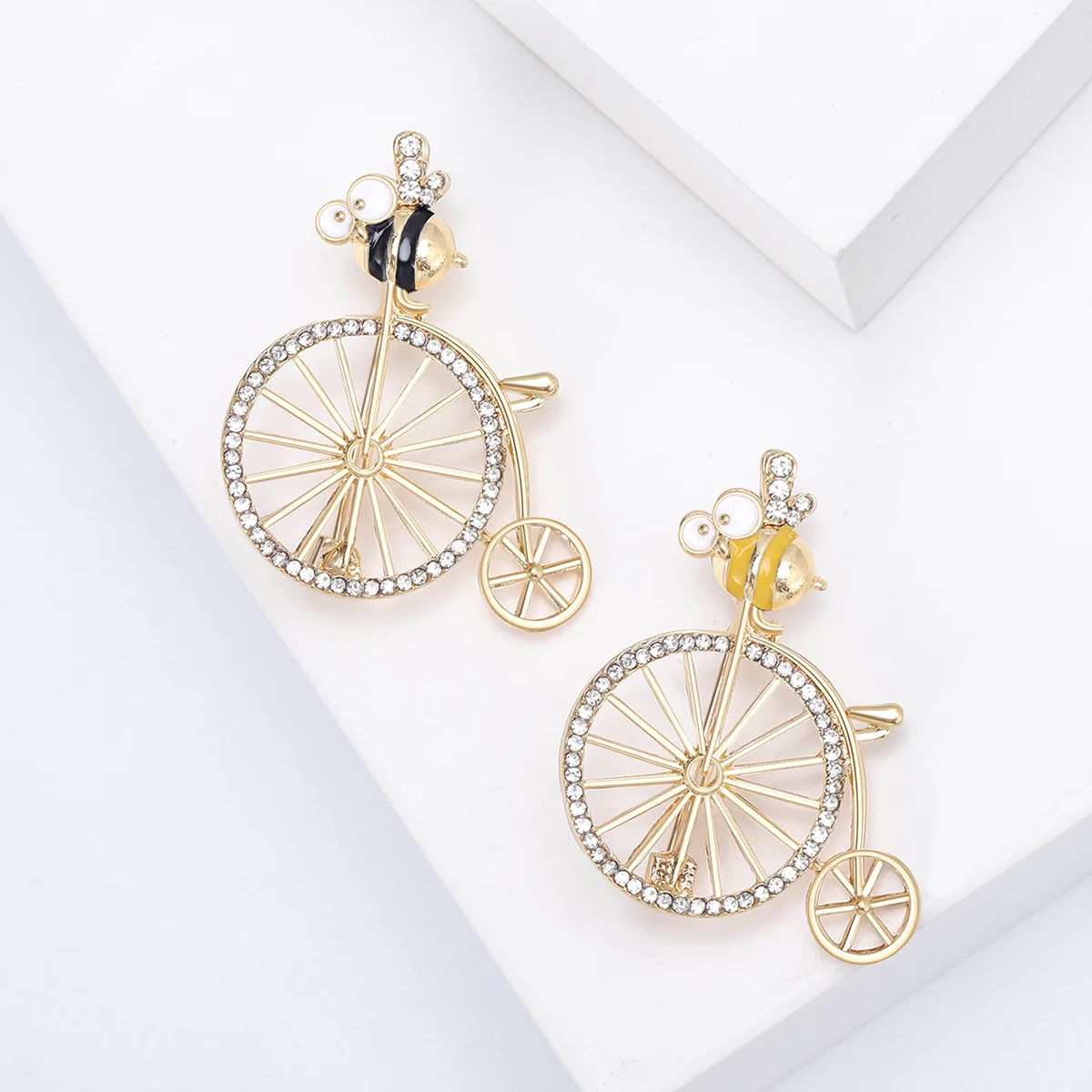 

Fashionable Rhinestone Oil Drip Bicycle, Little Bee Brooch, Women's Suit Jacket Accessories, Office Casual Party Jewelry