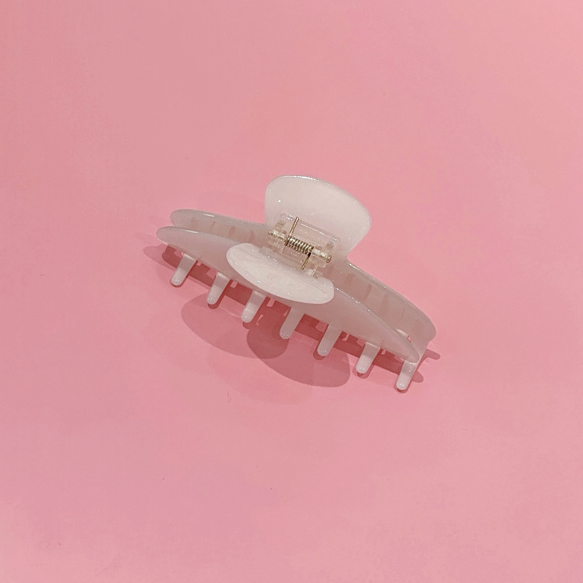 Simple Fashion White Color Hair Claw Barrettes Vintage Hair Clips for Women Girls Travel Party Hair Jewelry Gift 2024 New