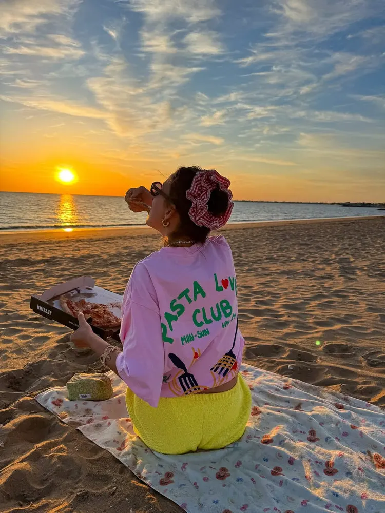 JHYF American Retro Hand-drawn Graffiti Face Print Spicy Girl Loose Pink Short-sleeved T-shirt Women's Oversize Cotton round ...