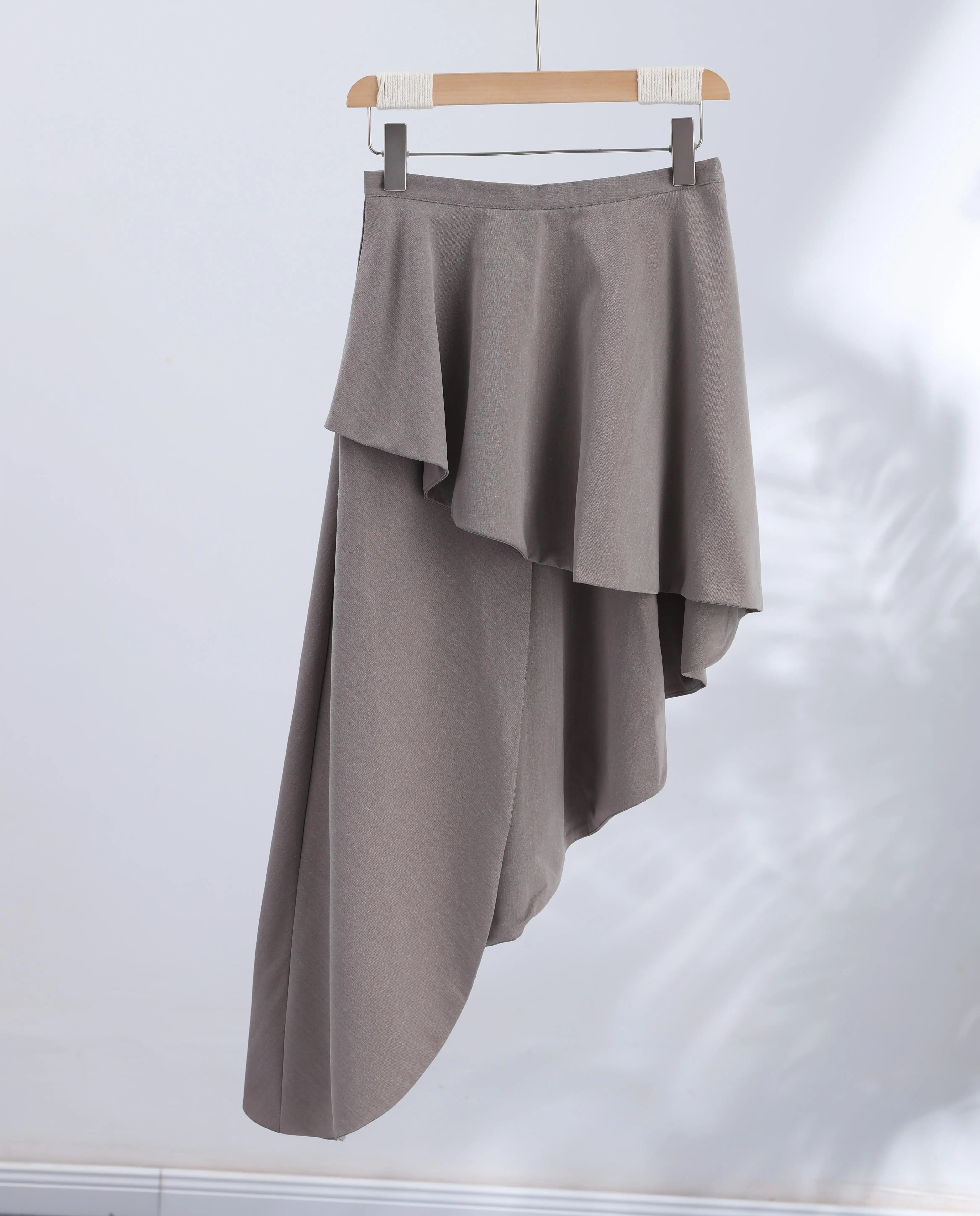 2026 Neue Damen Grauer Asymmetrischer Hochgeschnittener Midi-Rock mit Unregelmäßigem Saum Eleganter Frühling Sommer Pendler Streetstyle Kleidung – Detail 4