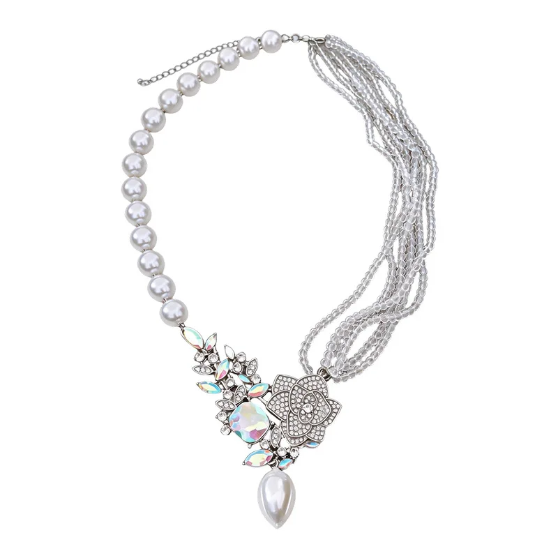 

Luxury Fashion Pearl Beaded & Zircon Flower Pendant Necklace for Women Exquisite Clavicle Chain Elegant Temperament Jewelry Gift