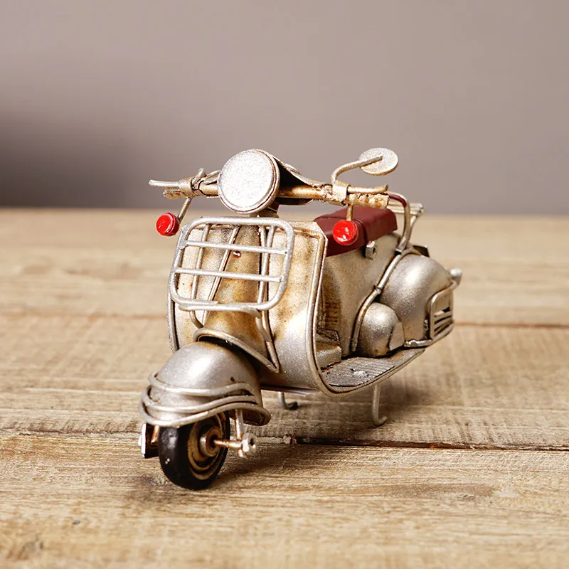 Handmade Iron Desktop Ornament Retro Nostalgic Style Motorcycle Sculpture for Living Room Cafe Tea Shop Decor Green Silver Purpl