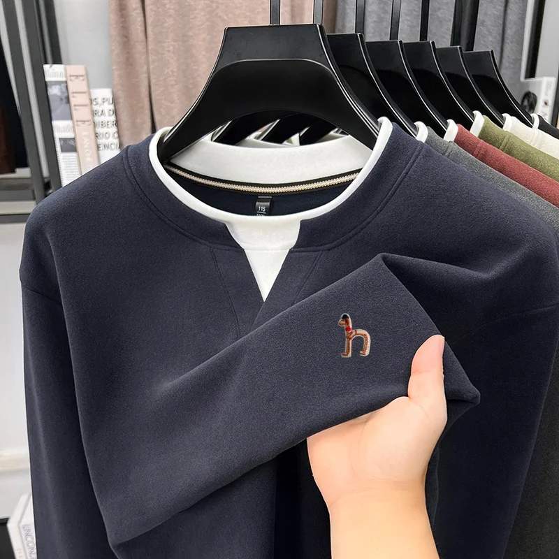 Hochwertiges Herren-Langarm-T-Shirt mit Rundhalsausschnitt, Zweiteiler-Optik, Farbblockierung, Besticktes T-Shirt, Modischer Trend in Herrenbekleidung – Detail 21