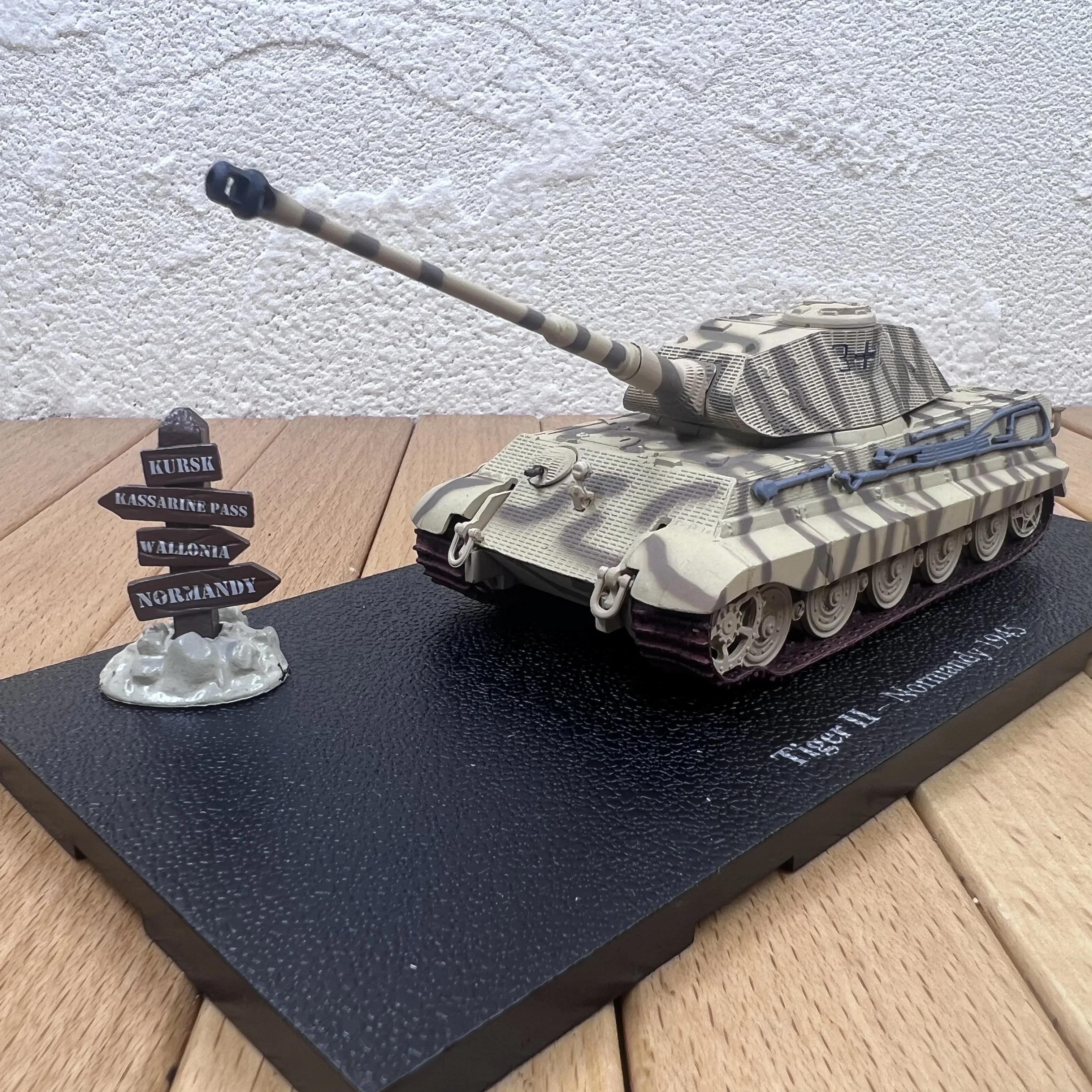 Pressofuso in scala 1:72 Seconda Guerra Tedesco Tiger King Carro pesante Scena militare Display Modello in metallo Carro armato cingolato Veicolo da combattimento Giocattolo Regalo