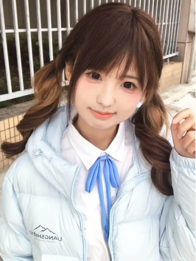 Linda chica dulce tamaño pequeño reducción de edad azul claro con capucha algodón Jaet mujeres estudiantes 2025 invierno Thi abrigo de pan versátil