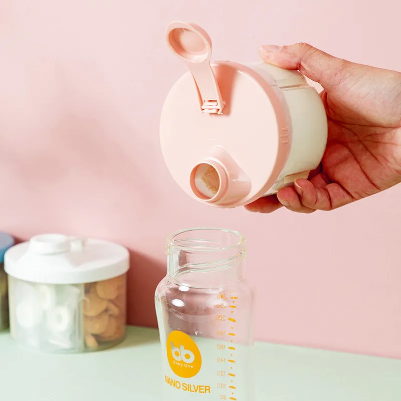 Portable baby food storage box baby milk powder box complementary food storage box children's snack container