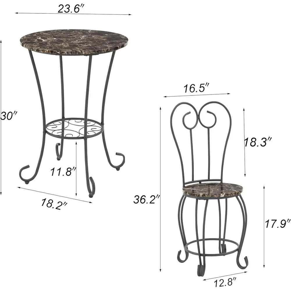 Set da bistrot da interno vintage in stile francese: tavolo rotondo in aspetto marmo con struttura dorata e sedie marroni
