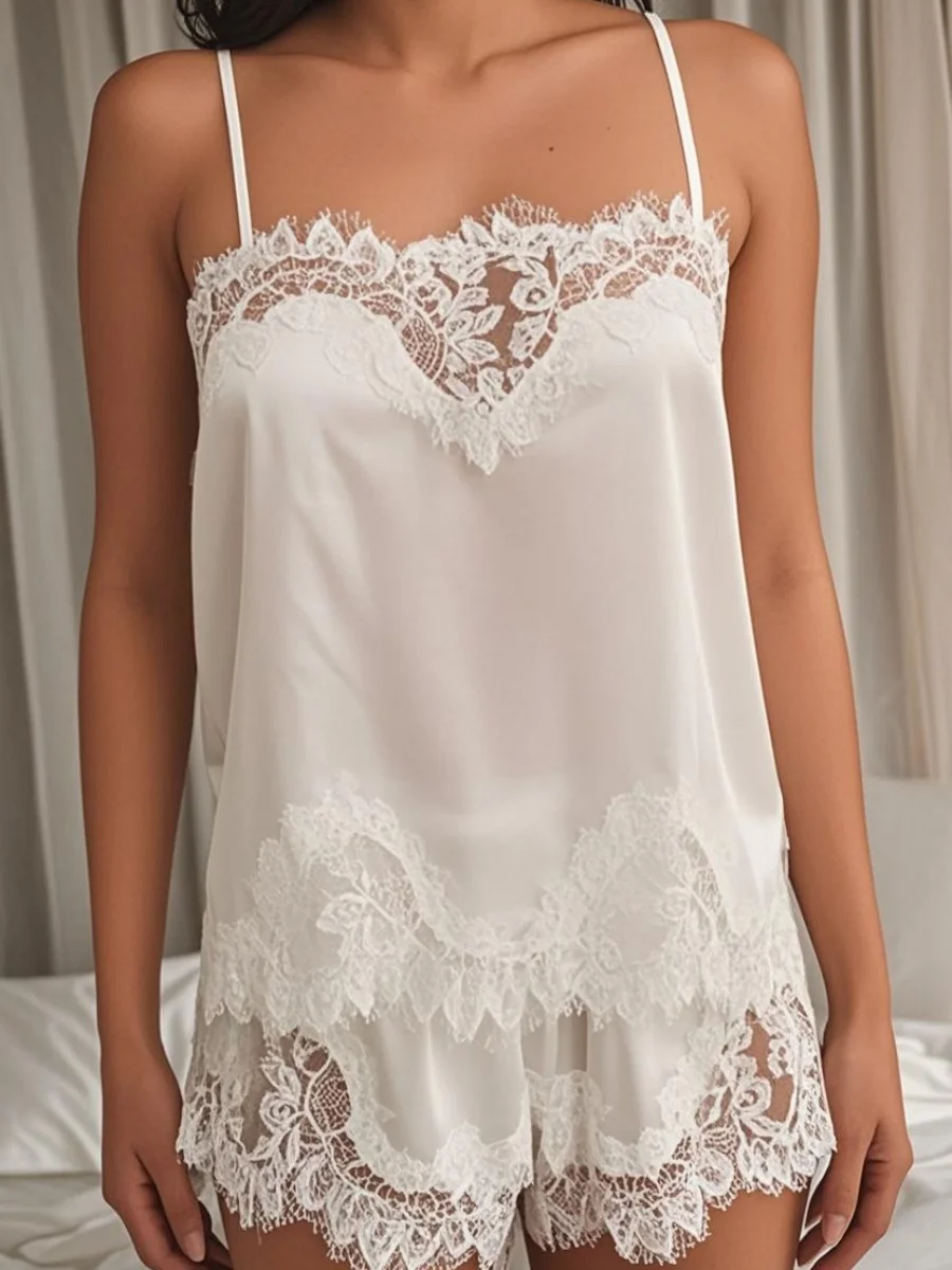 ชุดเซ็ตเสื้อสายเดี่ยวลูกไม้เซ็กซี่ Y2K พร้อมกางเกงขาสั้นเอวสูง ดีไซน์เว้าหลัง คอวี แขนกุด แต่งผ้าต่อกัน