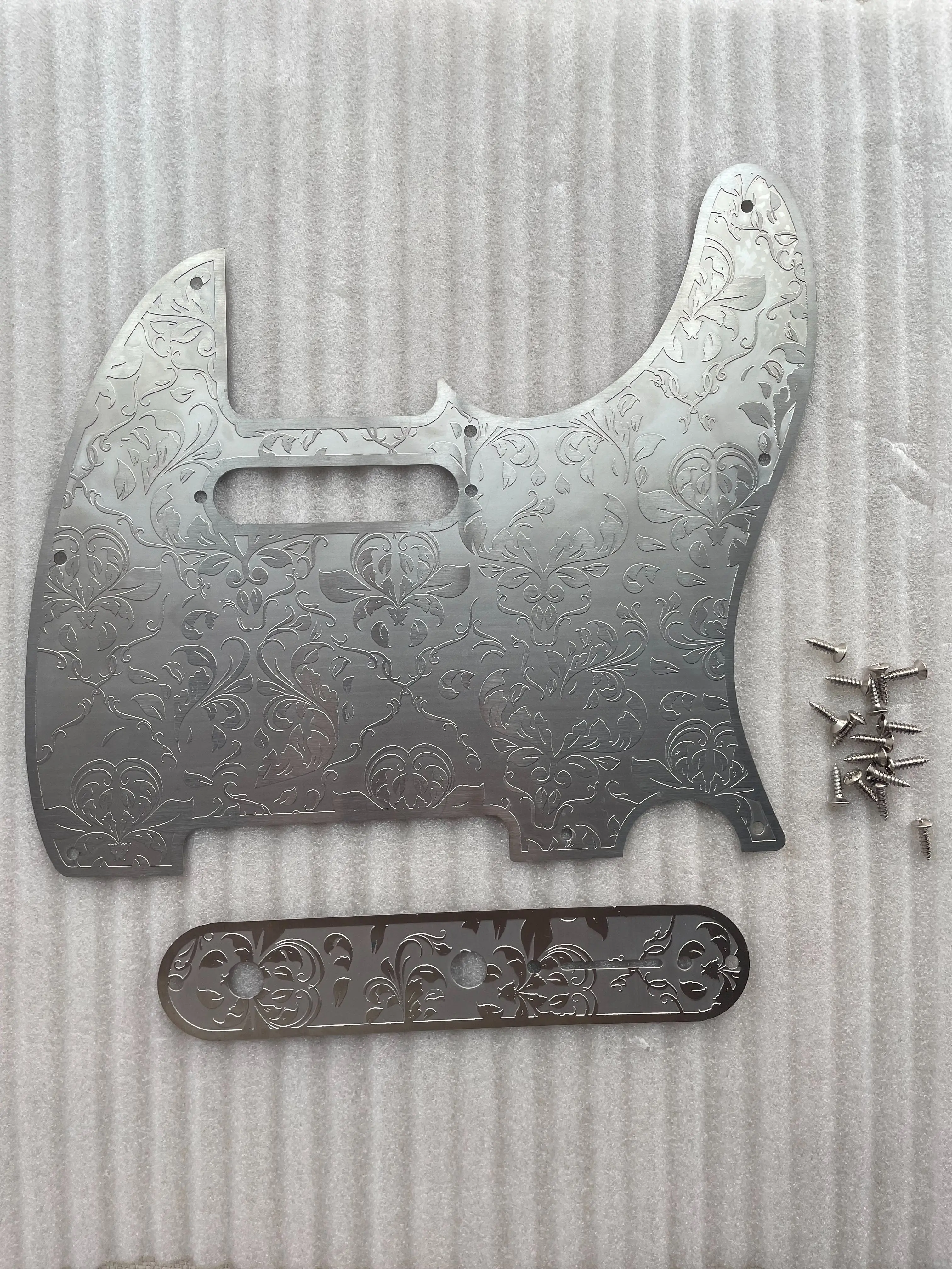 Vintage Stainless Steel Guitar Pickguard with Screws, 5 Holes, 8 Holes, Carved Pattern, Scratch Plate for T L Electric Guitar