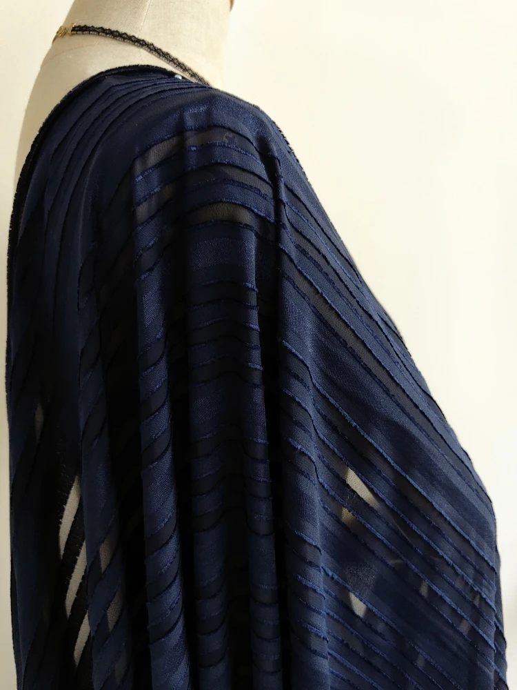 vestido-de-chiffon-plissado-azul-elegante-novo-estilo-de-verao-com-tecido-de-camisa-com-textura-recortada-listras-horizontais