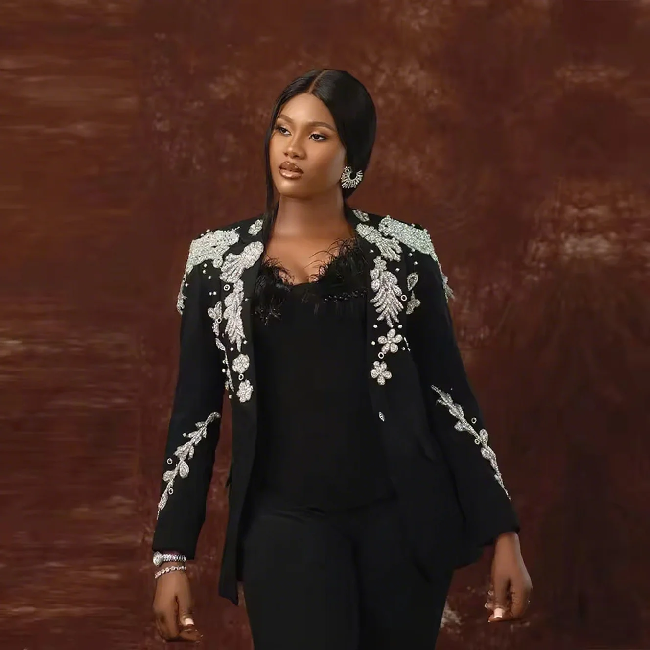 ชุดสูทผู้หญิงประดับคริสตัลหรูหรา สีเขียวเข้ม ไซส์พลัส 2 ชิ้น ชุดสูทสำหรับแขกงานแต่งงานแบบสั่งตัด ชุดออกงานอย่างเป็นทางการ