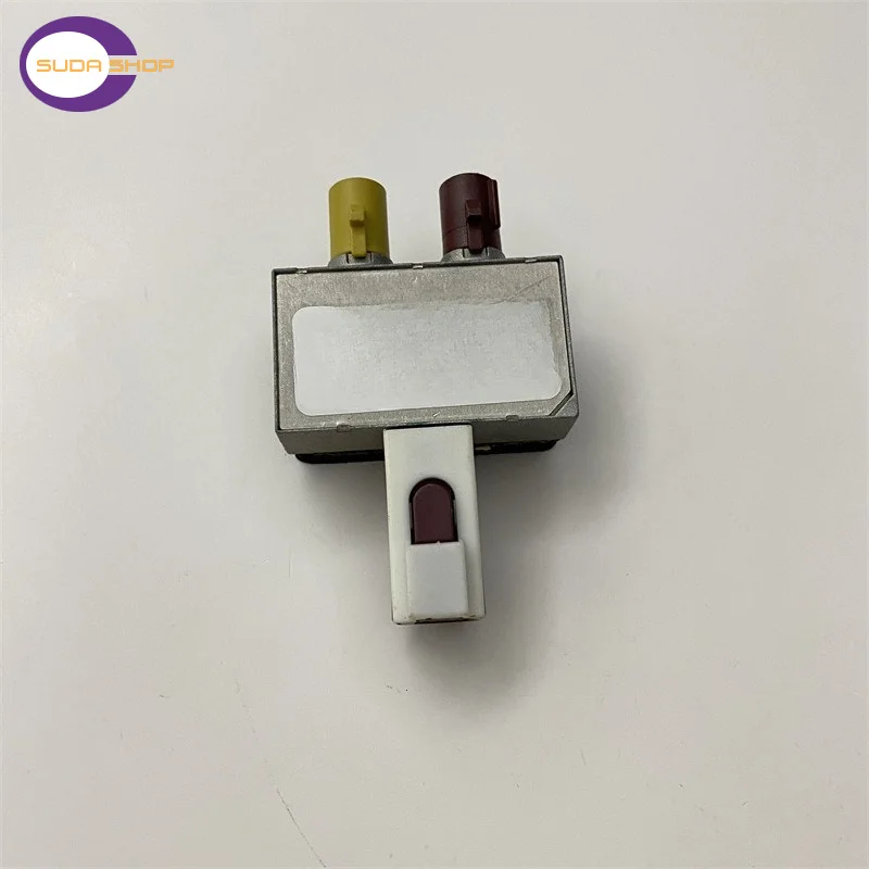 2128704089 Antenna Duplexer GPS Splitter A2128704089 for Mercedes W212 C207 W218 W166 X166 E CLS GLE GL Class A-Pillar Left