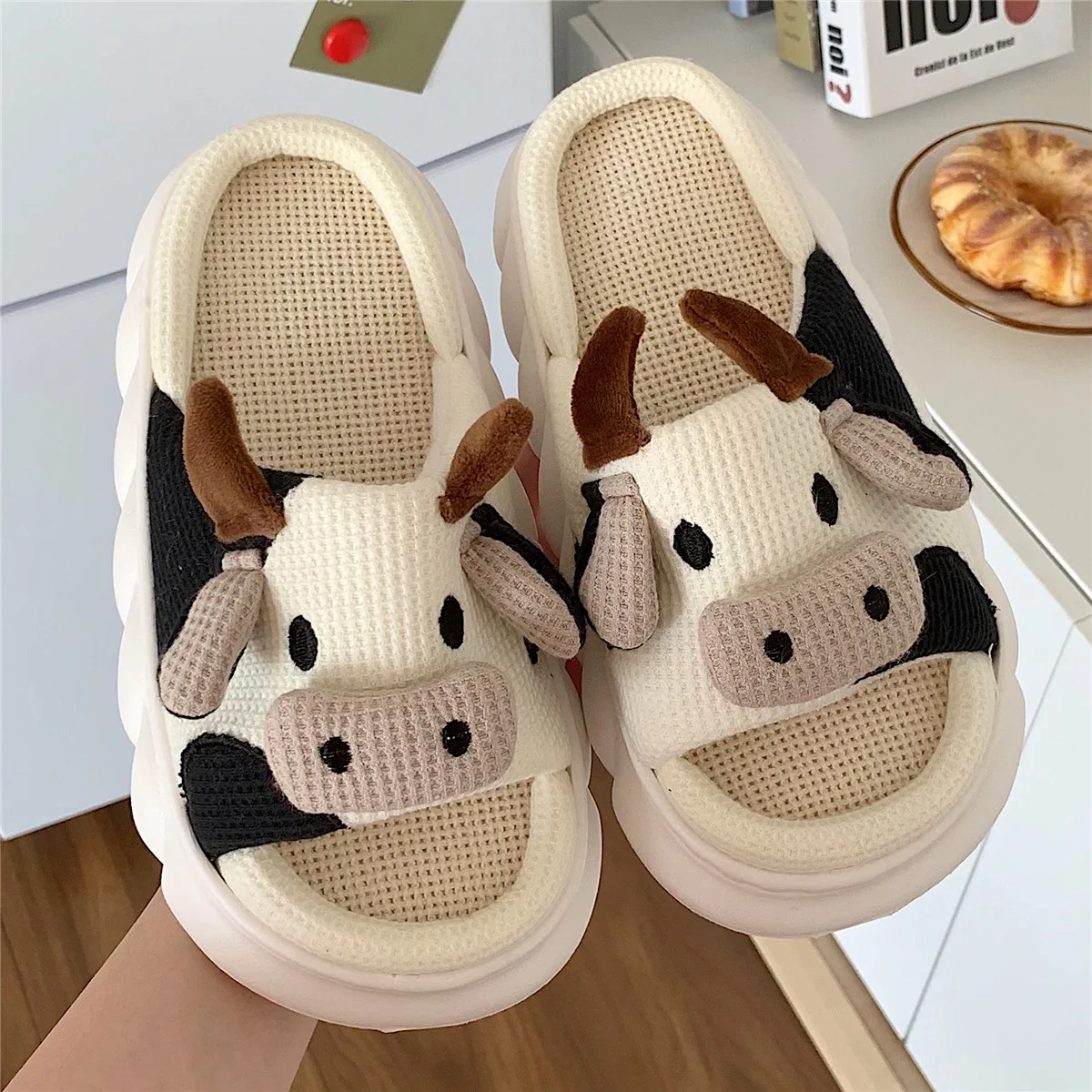 

Linen Thick Bottom Clogs Unisex Indoor Home Slippers Anti-Slip Summer Indoor Slippers Cute Cow Print for Men Women Couples