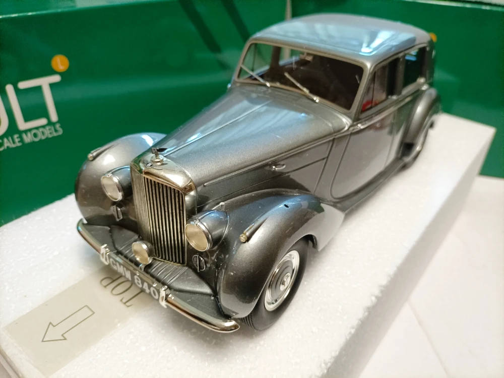 Cult 1:18 MK VI Berlina coche Vintage simulación edición limitada resina Metal estático coche modelo juguete para regalo