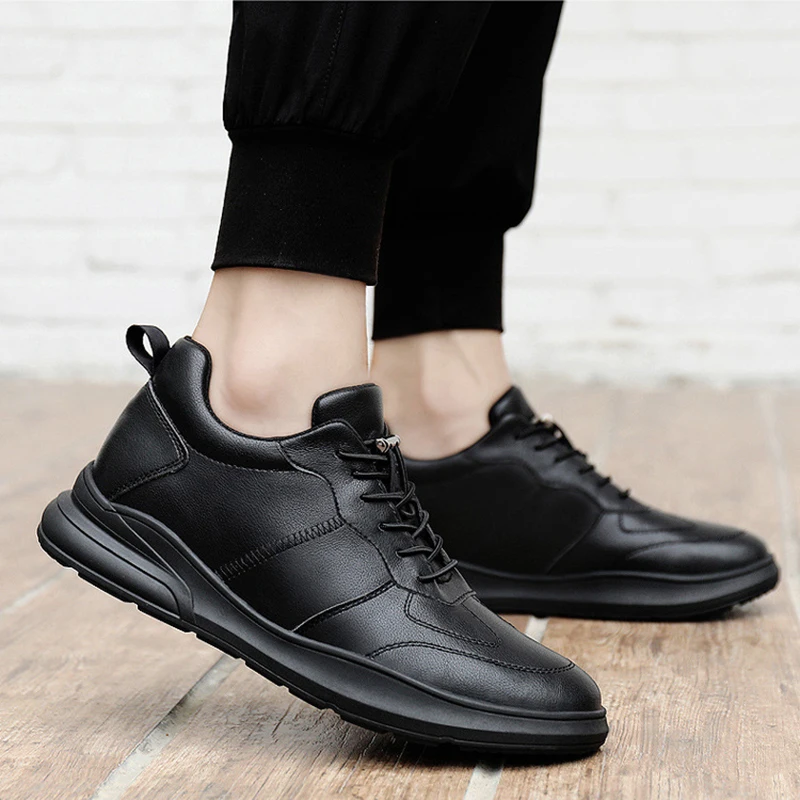 Zapatos sencillos de suela blanda para hombre, zapatillas informales transpirables de moda para caminar al aire libre, zapatos de cuero para aumentar la altura