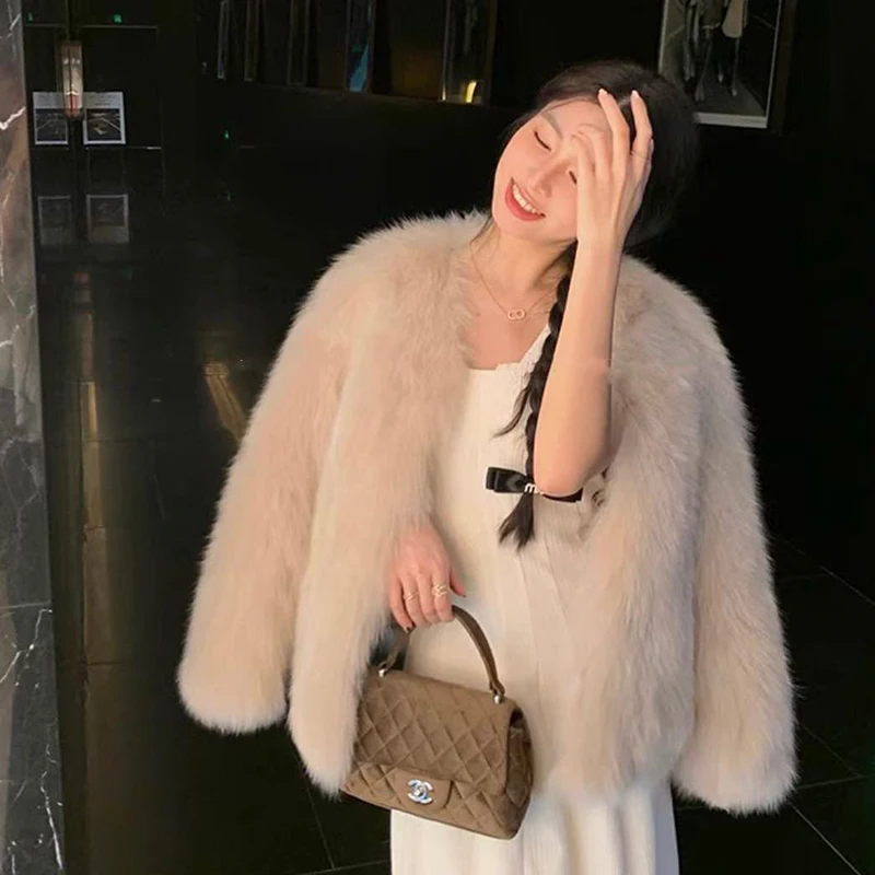 เสื้อแจ็คเก็ตขนเฟอร์แบบใหม่สำหรับผู้หญิง สไตล์ฤดูหนาว ดีไซน์หรูหรา กลิ่นหอมอ่อนๆ ทรงหลวม แฟชั่นทันสมัย หนาและสั้น