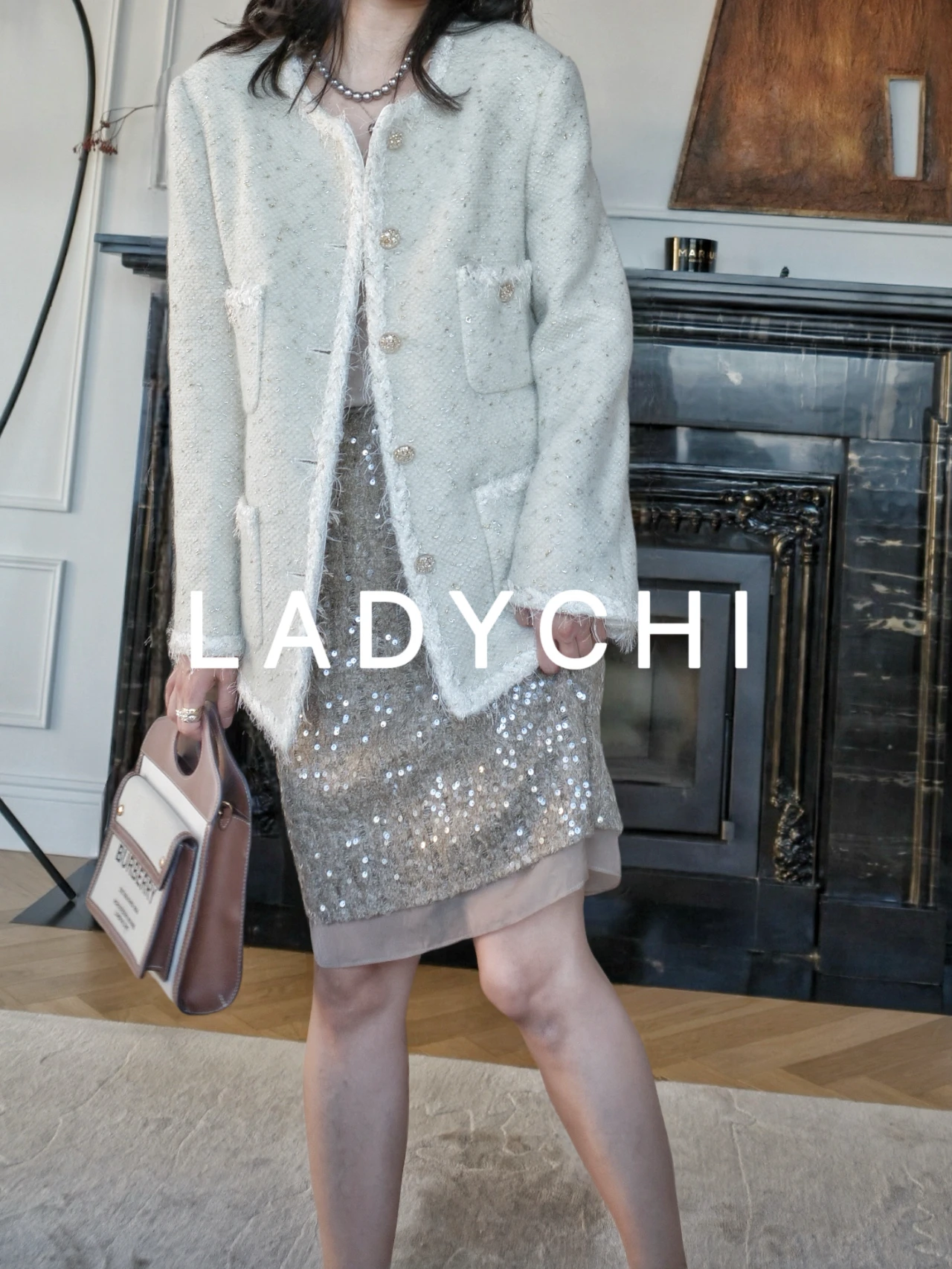 

Пальто LadyChi "Glimmering Wave" из утолщенной шерсти альпаки с цветочным узором, в стиле тихой роскоши, с нотками французского шика