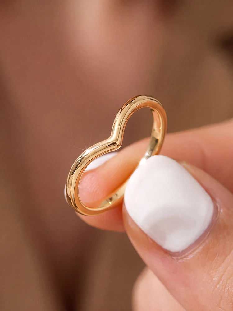 Simply Classic Elegant Glolden V-shaped Plain Ring for Women Engagement Wedding Fashionable High Quality Jewelry