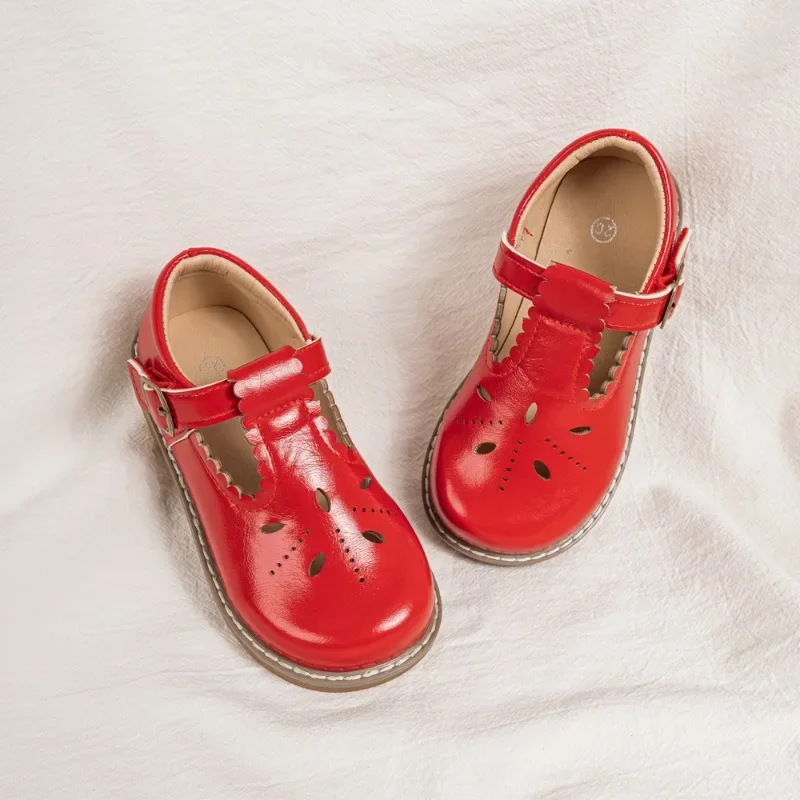 الكلاسيكية الفتيات الصغيرات T-حزام حذاء مسطح موضة الاتجاه الأطفال أحذية من الجلد بسيطة الجوف التدريجي الاطفال حذاء كاجوال تنوعا لينة