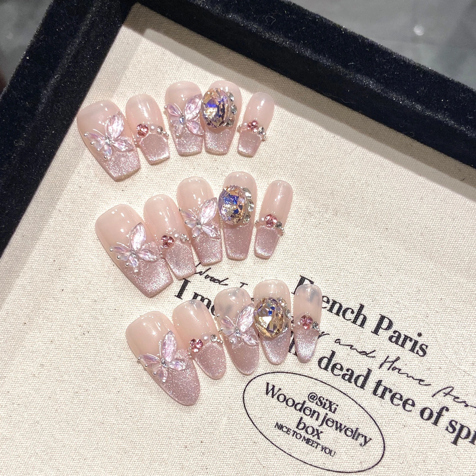 

10Pcs Cat's Eye Fake Nails Handmade Blush Pink Press On Nails Butterfly Flash Rhinestone Designs False Nail Manicure Art