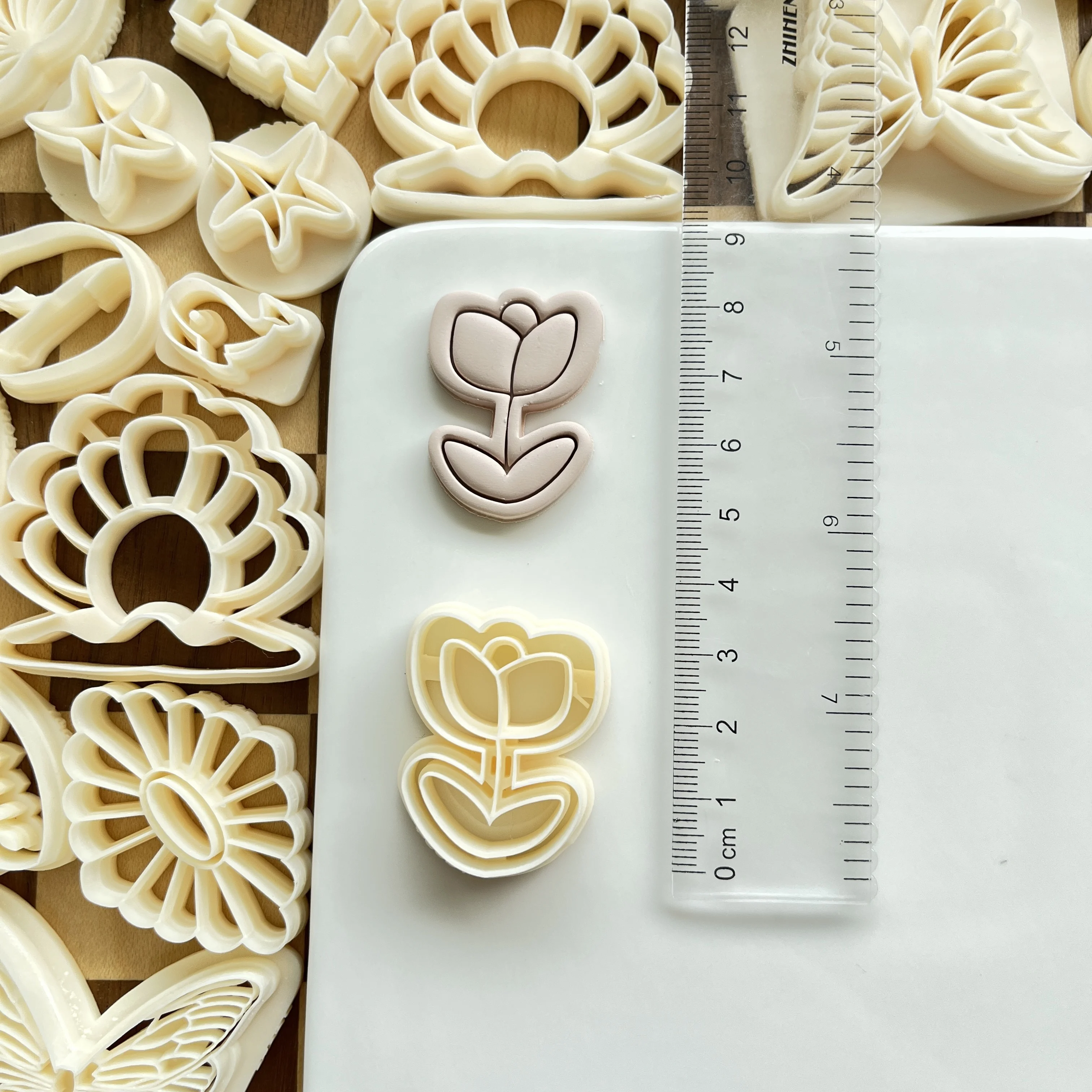 Große Tulpen blume geformte weiche Keramik Tonform Schneiden Ton Schneid formen für DIY Ohrringe Schmuck herstellung – Detail 4