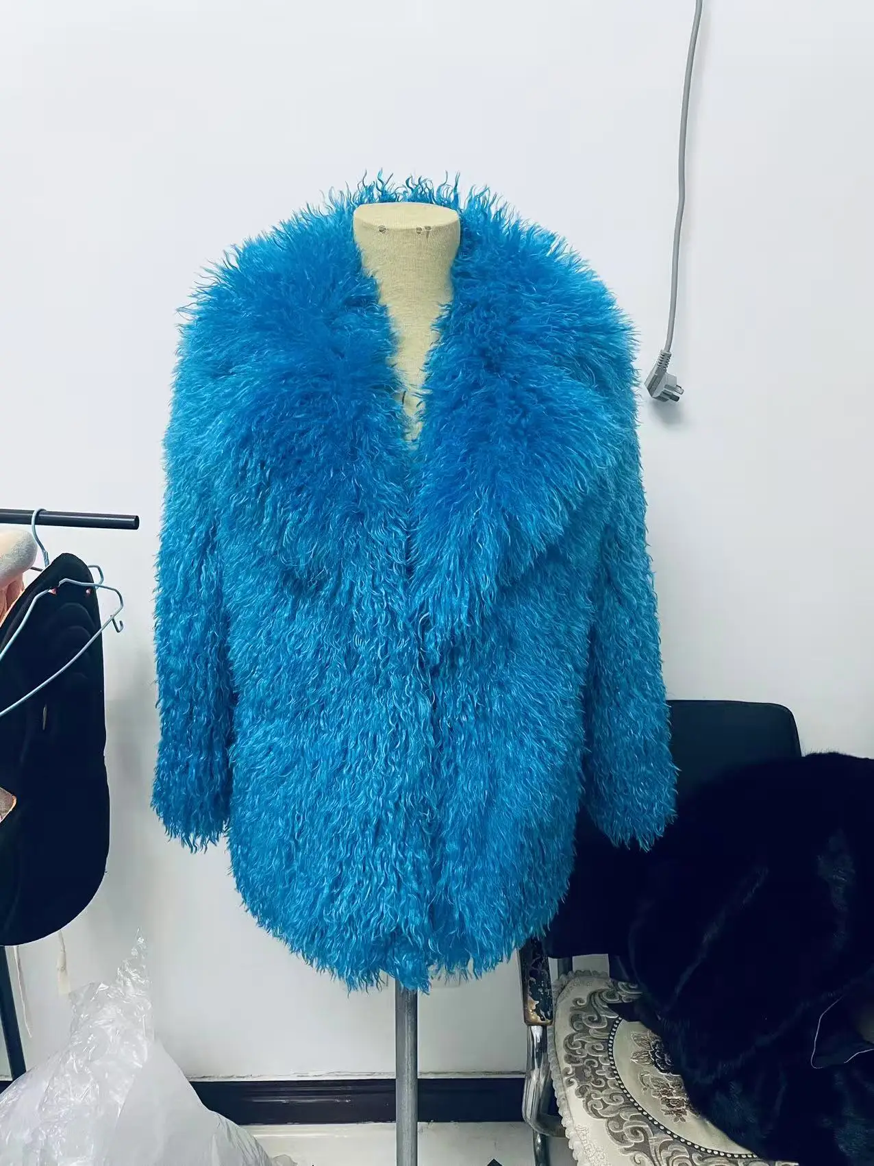 2025年新作 レディース ファーコート おしゃれ かっこいい 女性用アウター エレガントなアニマルスキンジャケット