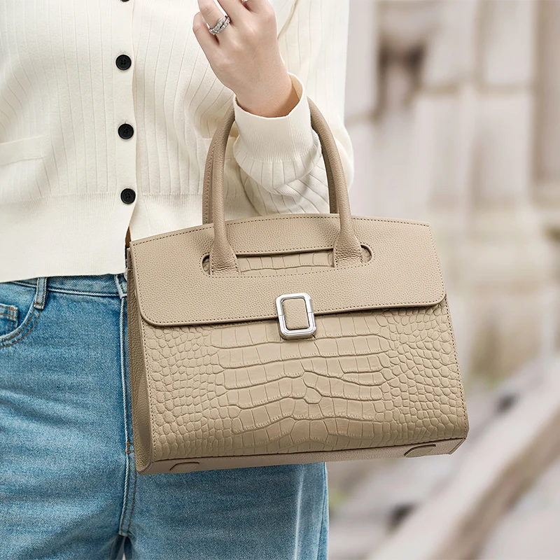 

Handcraft Hottest Real Leather Bag Pattern Winter Genuine Leather Handbag Shoulder Bags Women Flap Female Fashion 2025#AL561