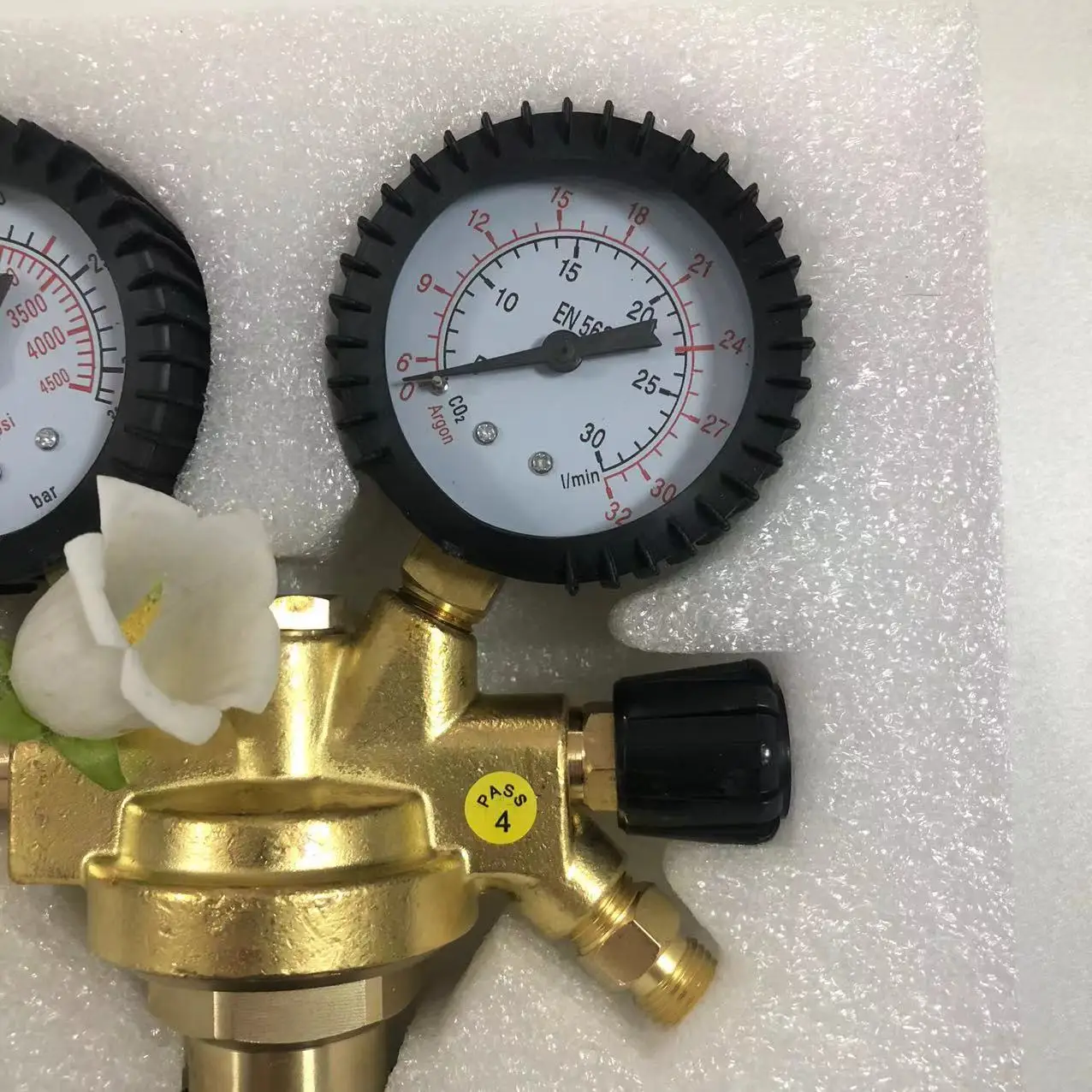 CO2 Argon Nitrogen Pressure Reducing Regulator Shockproof MAG/MIG Welding Pressure Reducer W21.8 Thread