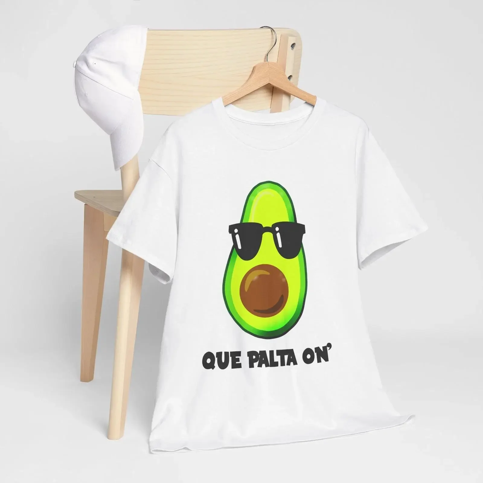 Camiseta con Dicho Peruano de Aguacate, Divertida, 'Que Palta', Estilo Vintage, Lavada, Casual, Versátil, Cómoda, Elástica