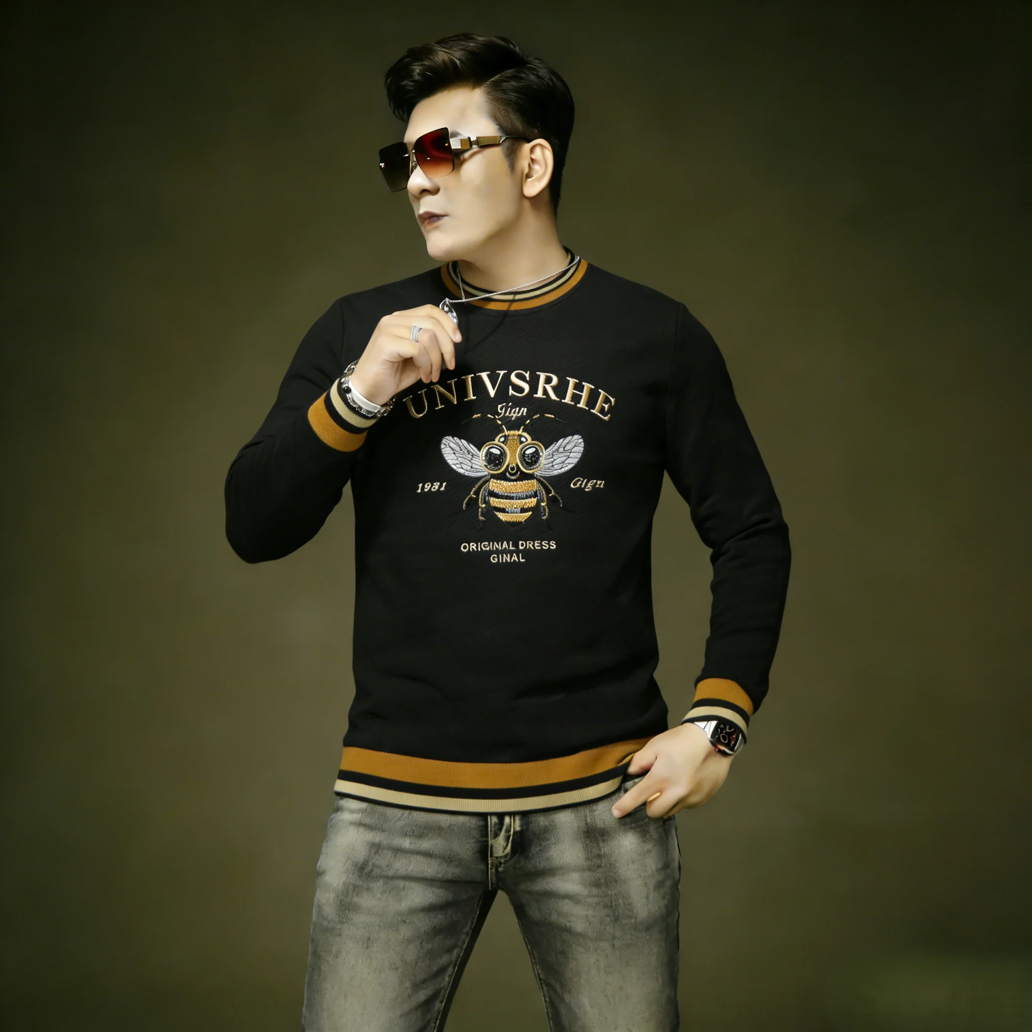 

Men's round Neck Long Sleeve Sweatshirt Black Comfortable Fit Embroidery Crew Neck Pullover Hip Hop Style Breathable Cotton P...