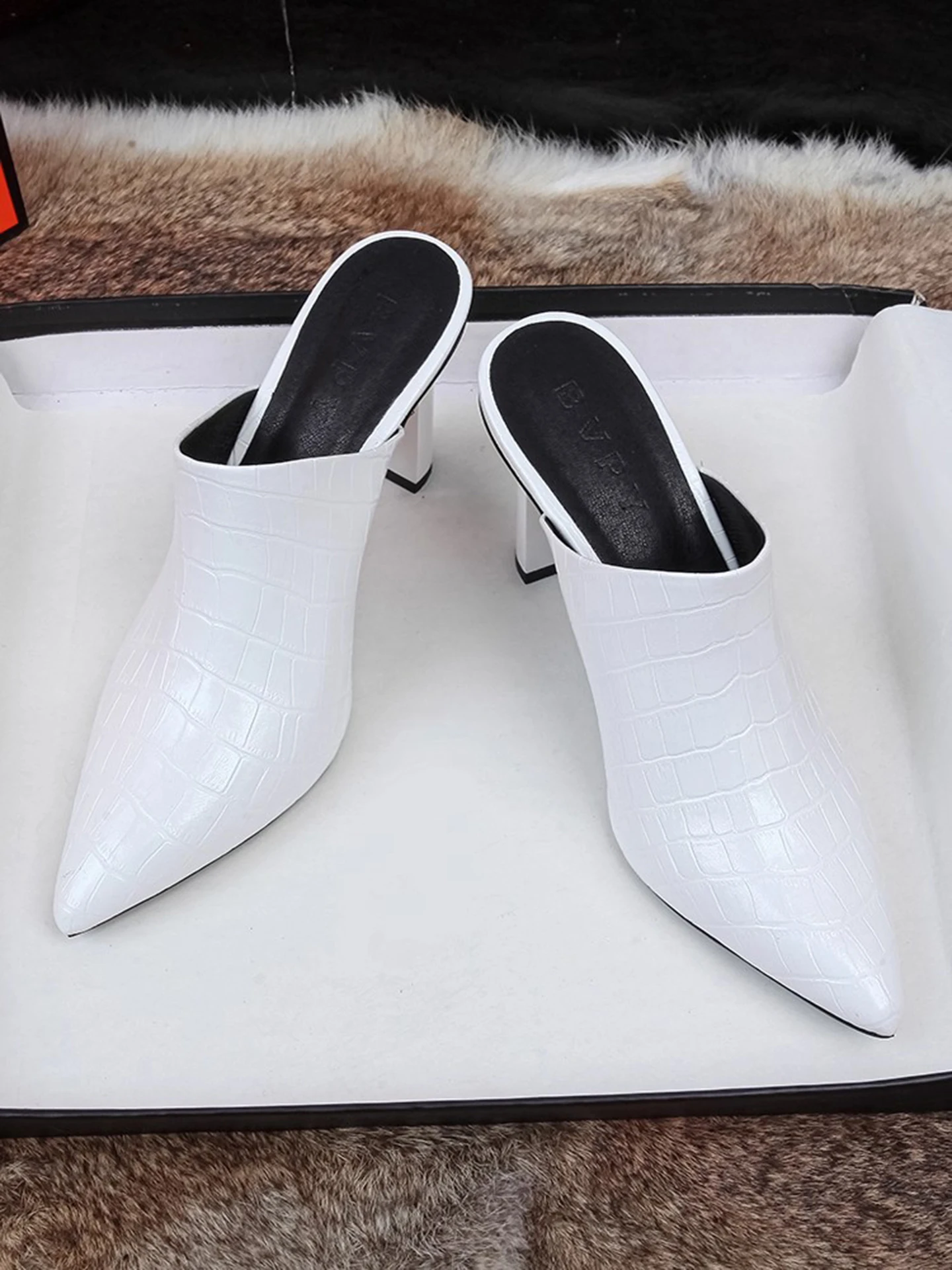 ciabatte-da-donna-con-tacco-alto-e-punta-affusolata-stile-romano-suola-in-gomma-antiscivolo-scarpe-estive-semplici-bianche
